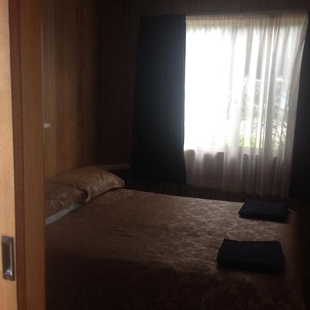 Hillcrest Tourist Park Hotel Сейнт Хелънс Стая снимка